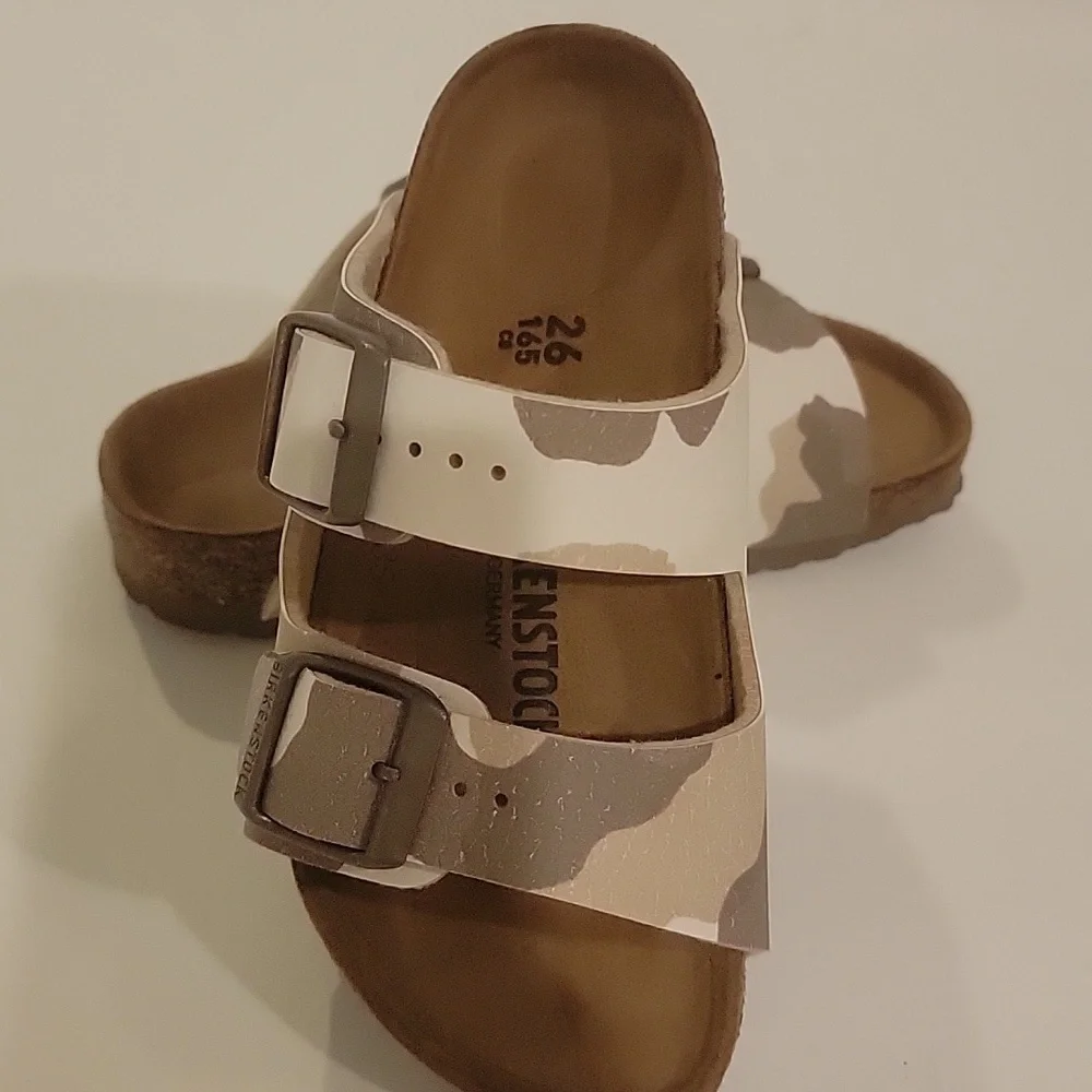 Birkenstock Kids Sandals - Beige and White Camo Size 26 C8